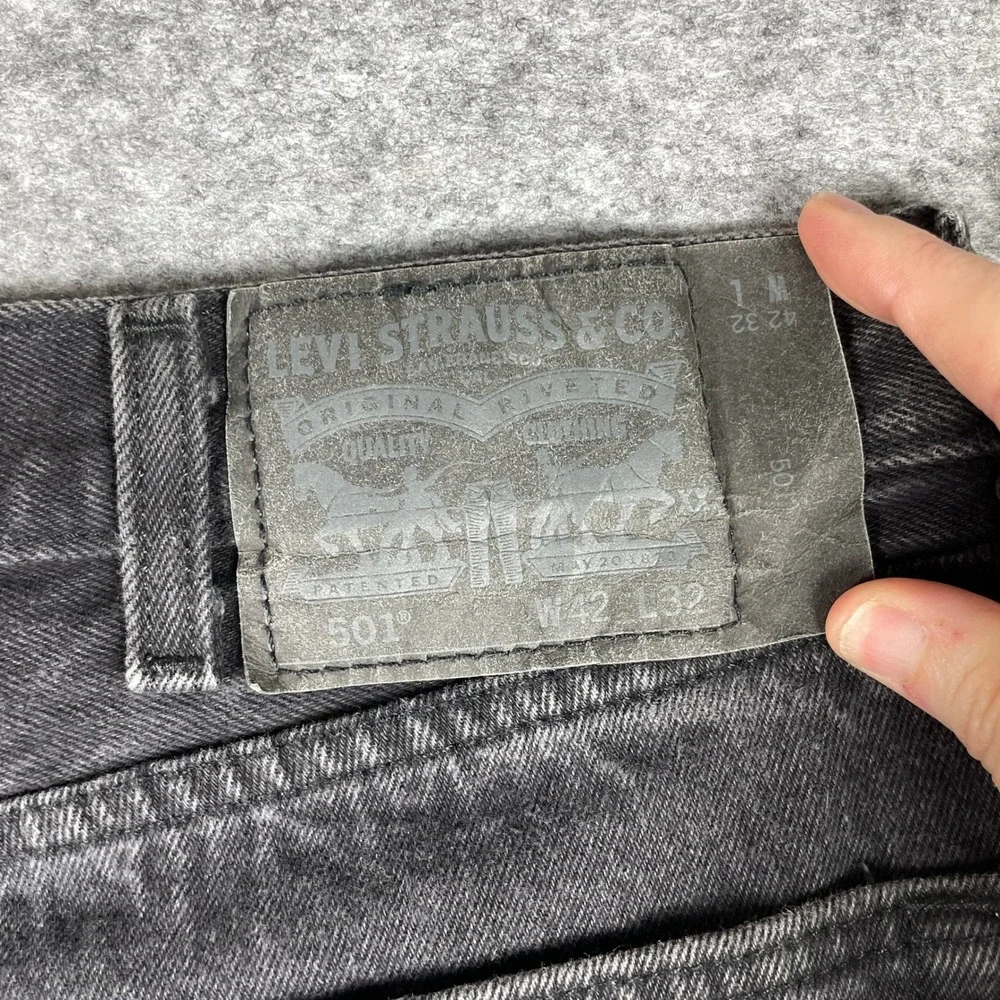 Levis Jeans Mens 42x32 (Fits 38x29) Black 501 Original Fit Straight Leg Denim